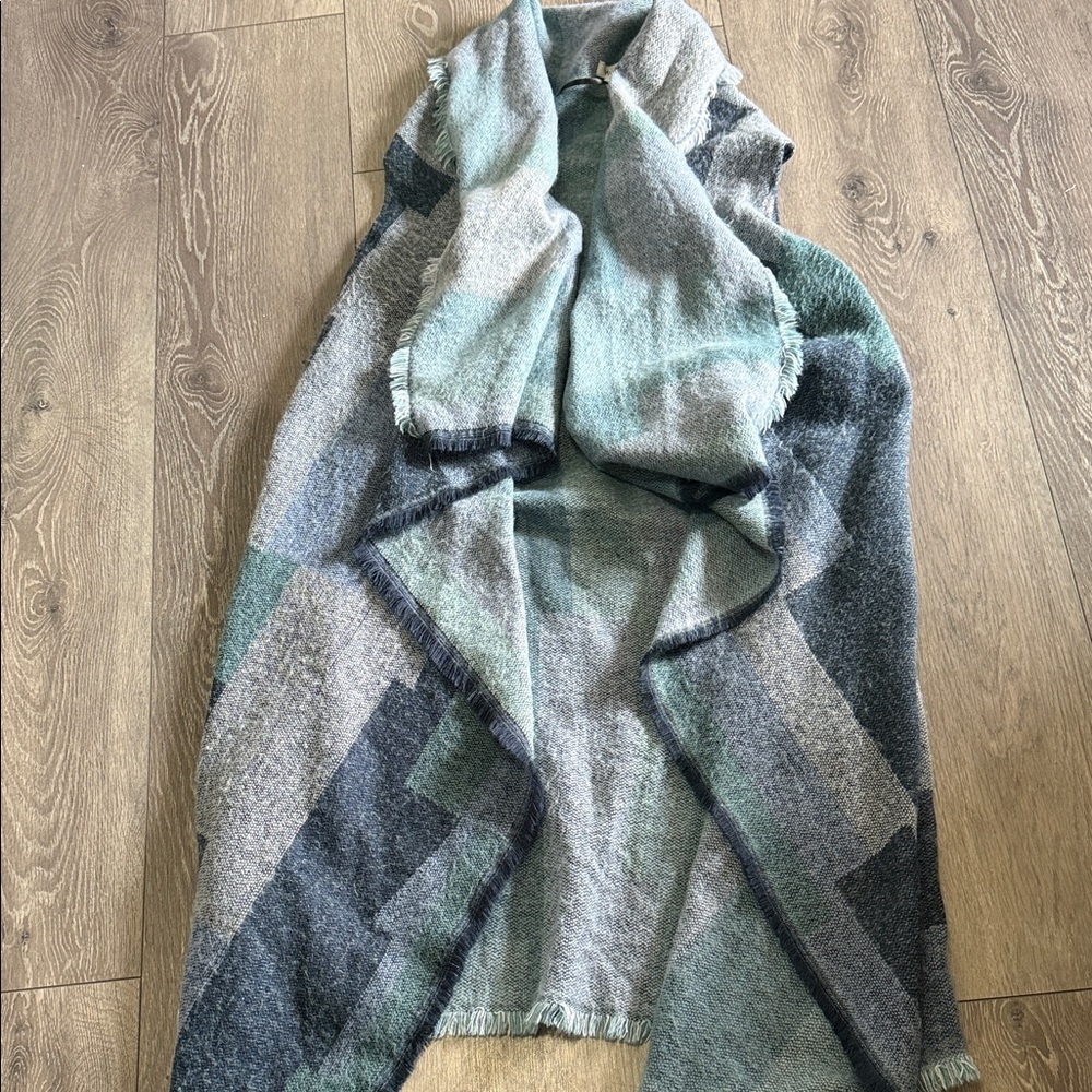 Mudd Gray and Mint Open Front Draped Knit Vest